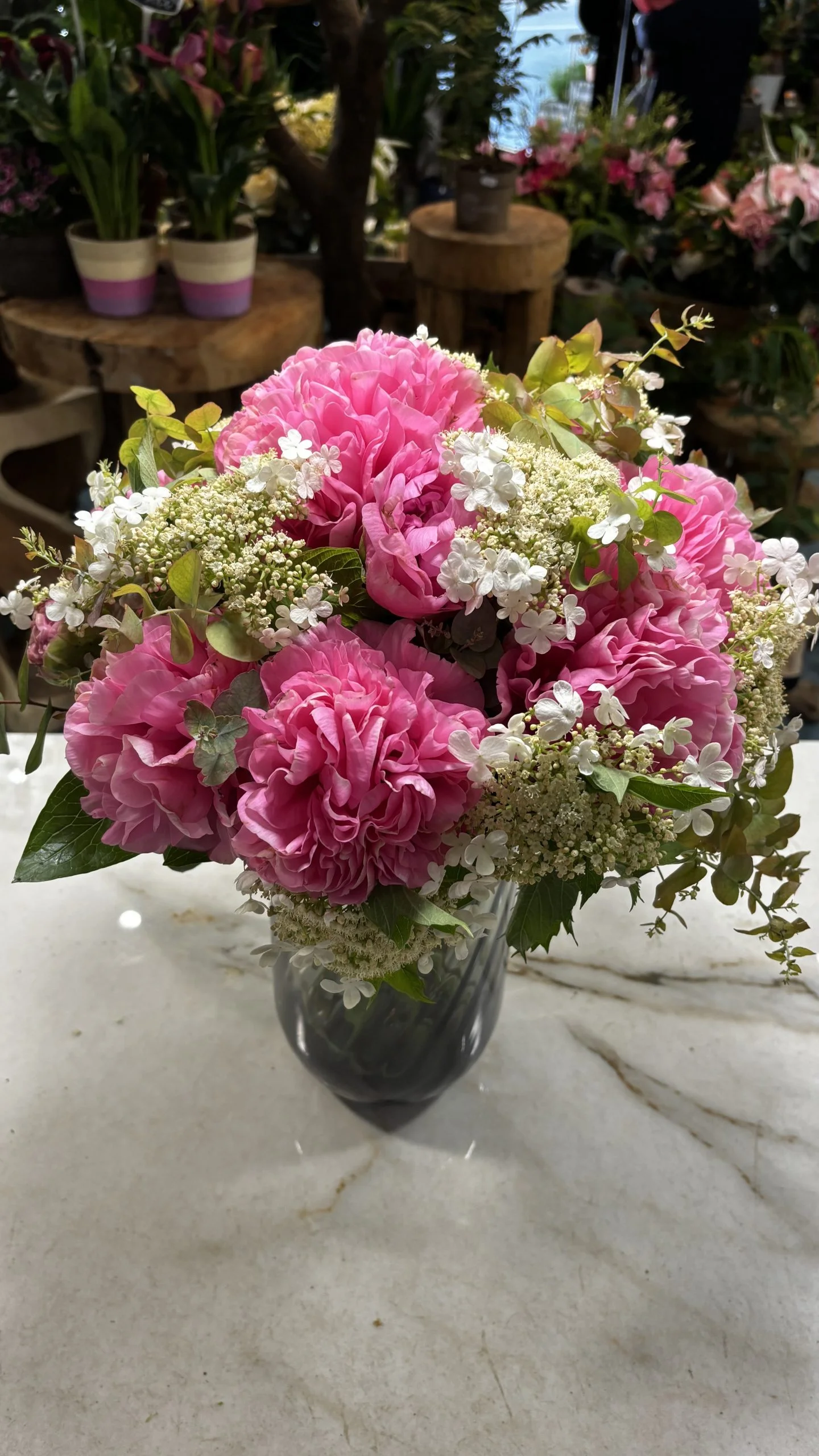 Bouquet pivoine Fushia, par Les Lys de Boulogne, fleuriste à Boulogne-Billancourt