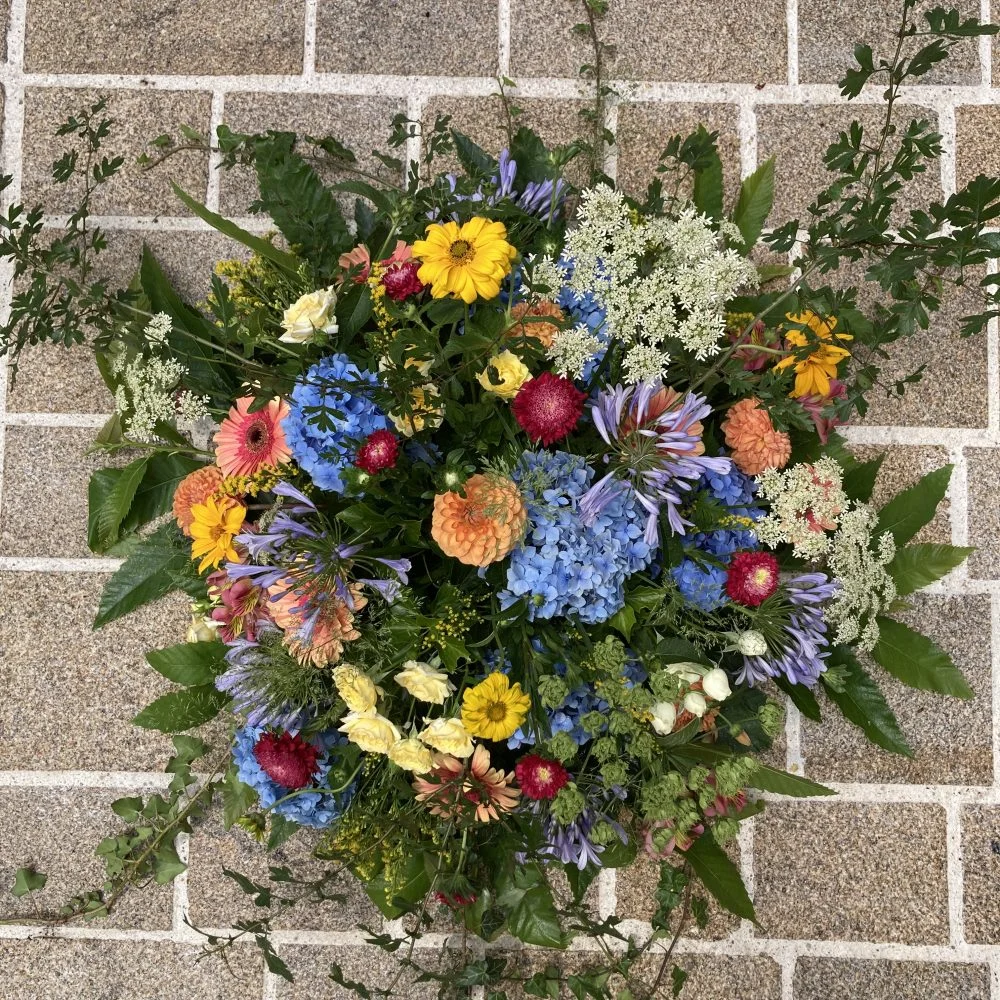 Le Coussin de Deuil, par Symbiose Artisans fleuriste, fleuriste à Rochechouart