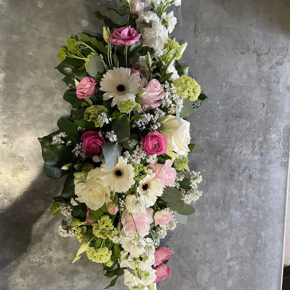 composition allongée, par Florilys, fleuriste à La Chaussée-Saint-Victor