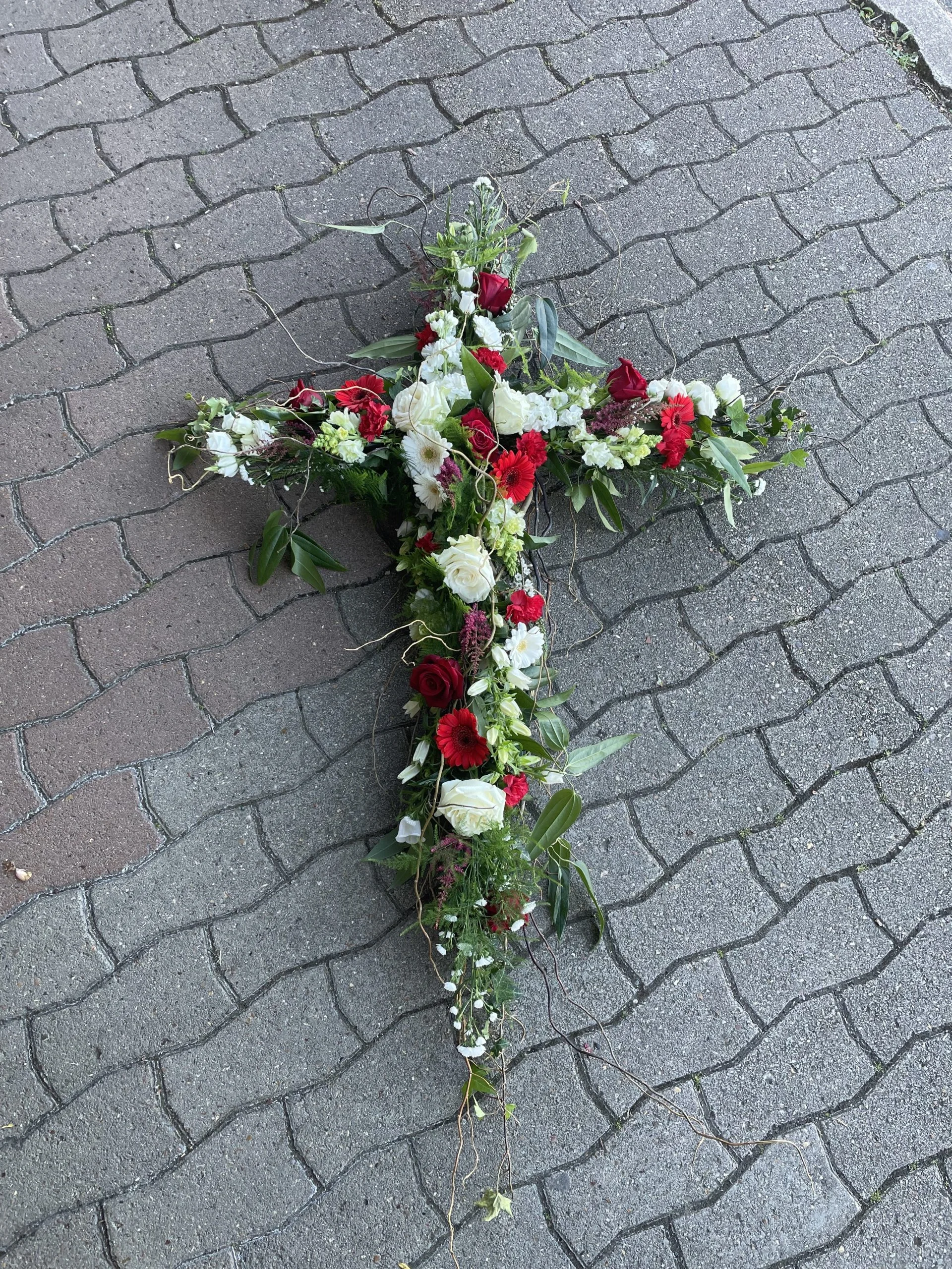 Croix Crémation, par Florilys, fleuriste à La Chaussée-Saint-Victor