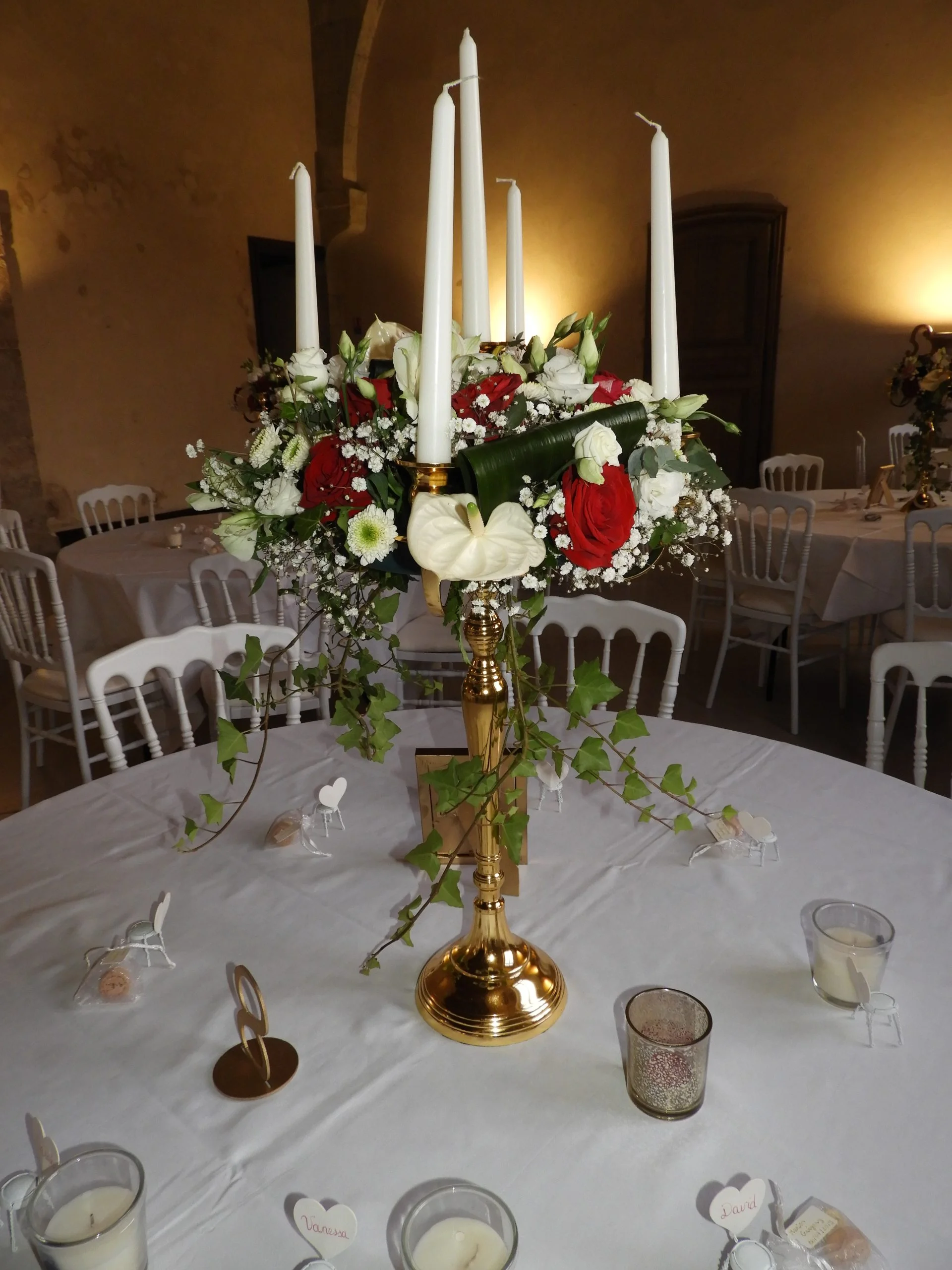 Chandelier, par Les Fleurs de Roxane, fleuriste à Ouzouer-sur-Loire