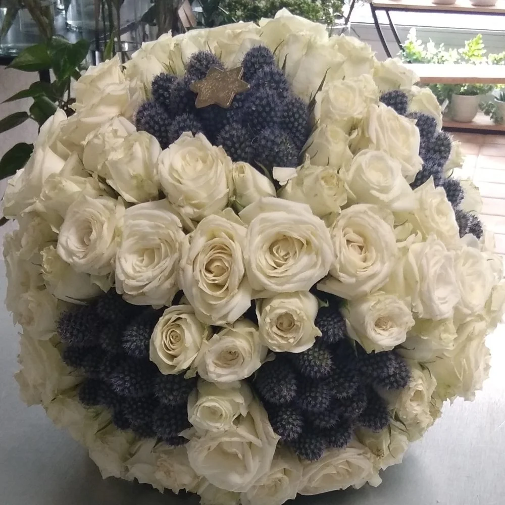 Ballon de Fleurs, par Bonheur des fleurs, fleuriste à La Montagne