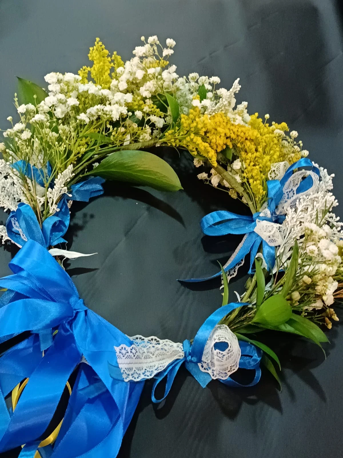Couronne de fleurs, par BOUTIQUE GENEVE FLEUR, fleuriste à Lourdes