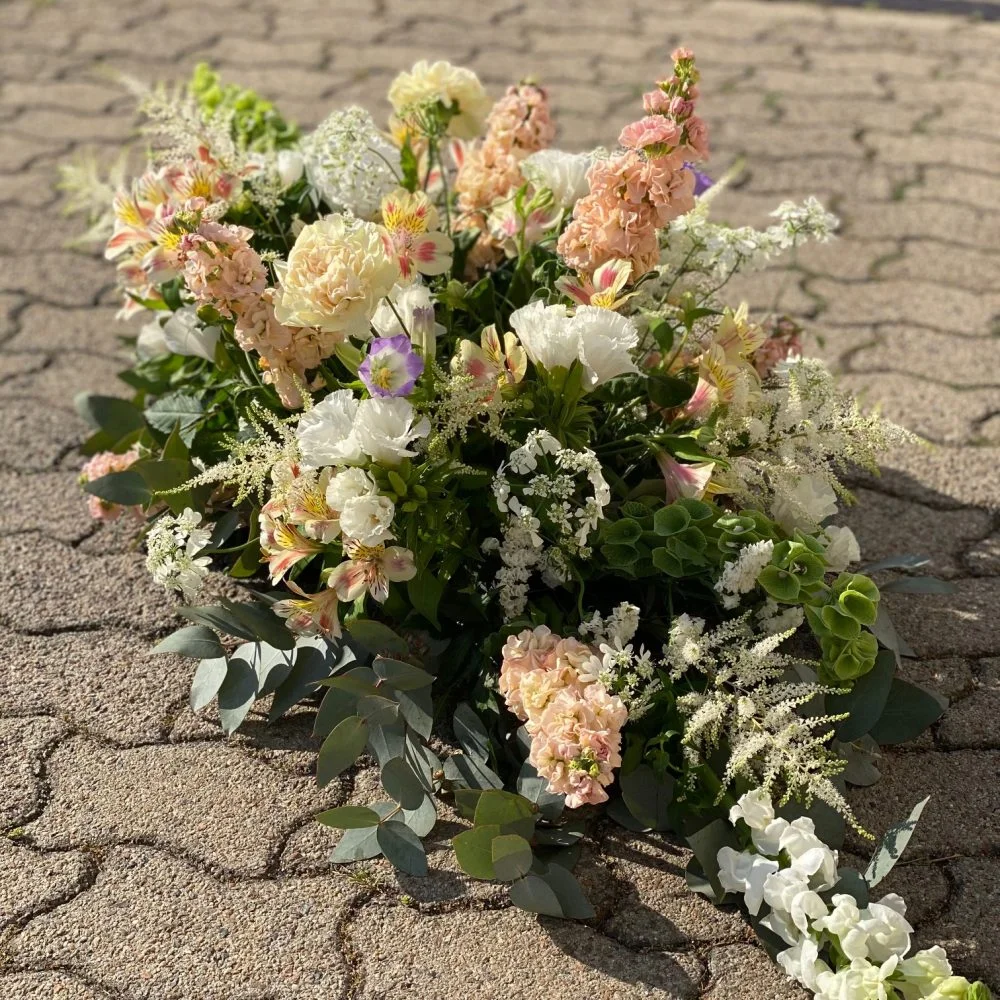 Raquette de deuil, par Les Jolies Fleurs, fleuriste à La Rochelle