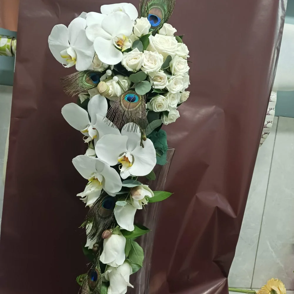 Bouquet DE Mariée CASCADE, par Ti Fleur Lakour, fleuriste à Saint-Joseph