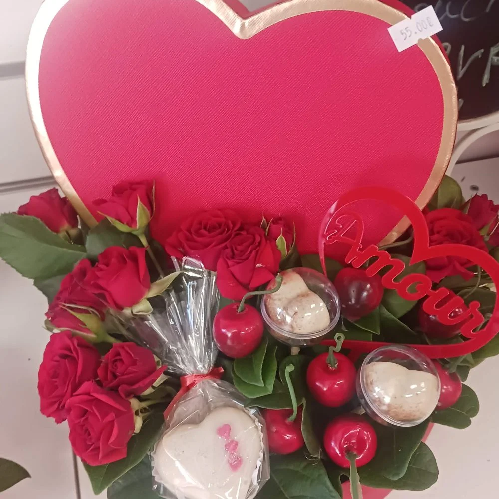 coffret amour gourmand, par Ti Fleur Lakour, fleuriste à Saint-Joseph