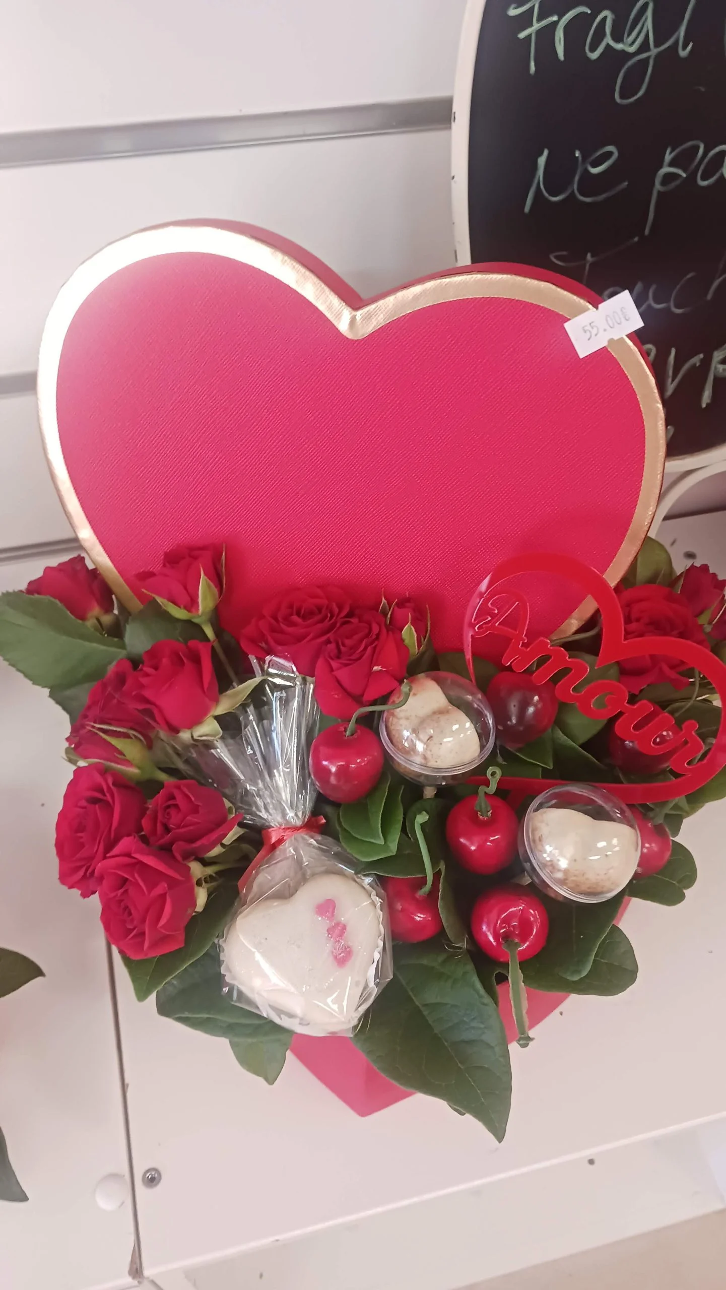 coffret amour gourmand, par Ti Fleur Lakour, fleuriste à Saint-Joseph