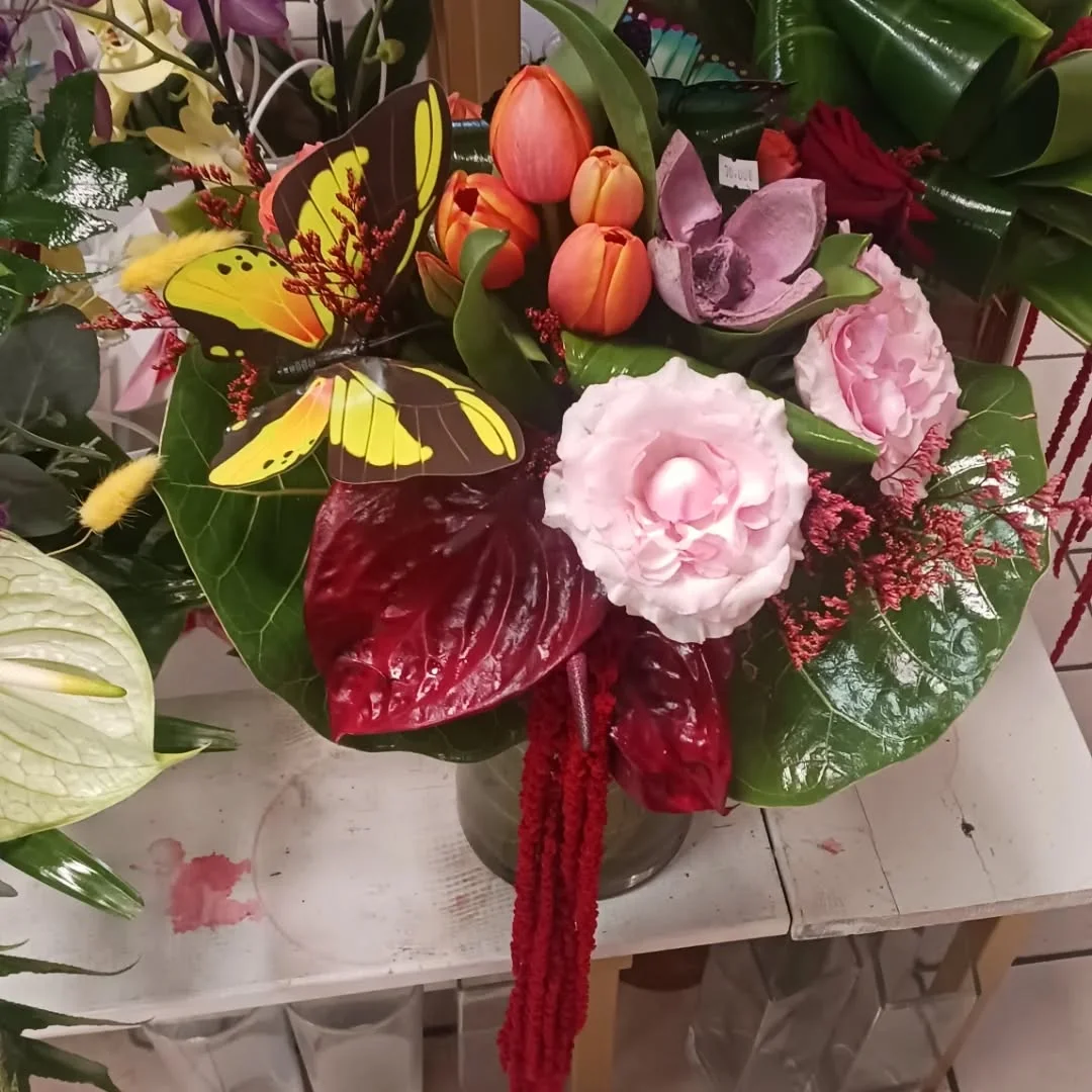 bouquet tulipe papillon, par Ti Fleur Lakour, fleuriste à Saint-Joseph