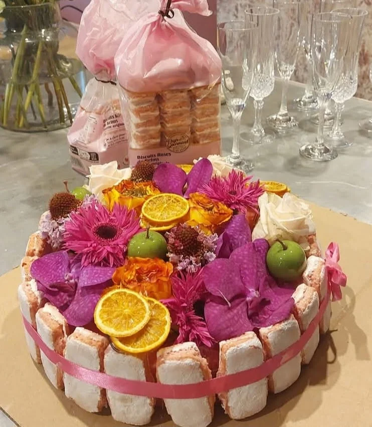 Gateau de fleurs, par La Rose de Cascia, fleuriste à Vendeville