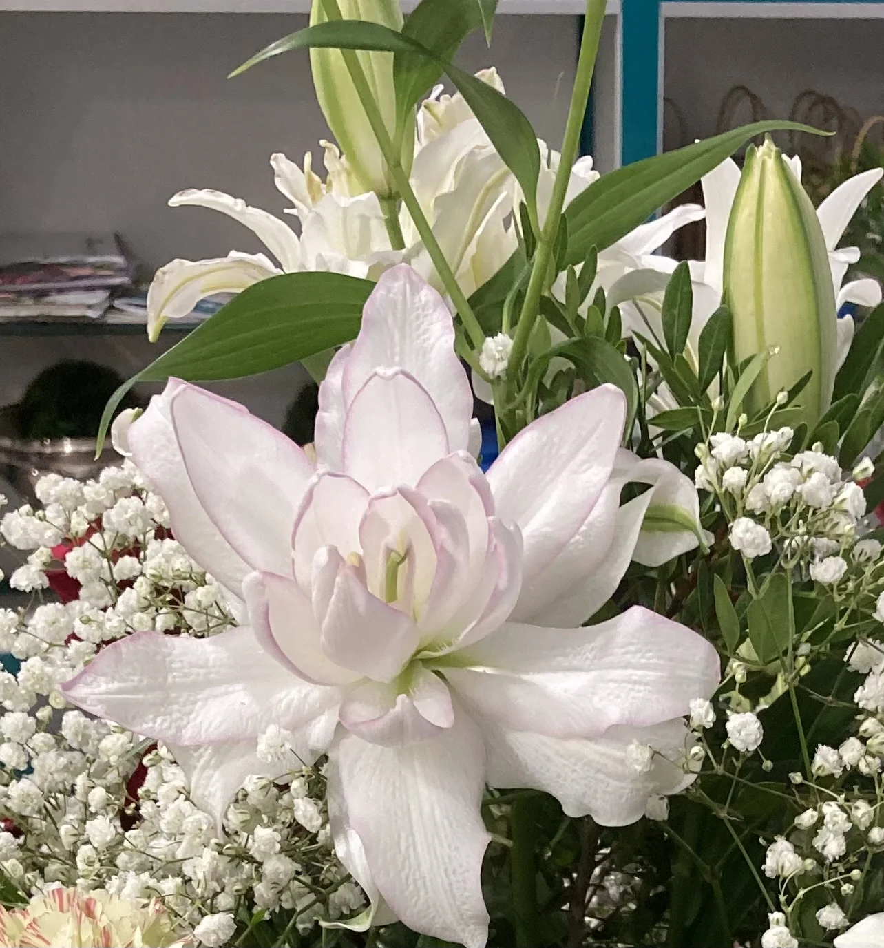 Bouquet de Lys blanc, par BOUTIQUE GENEVE FLEUR, fleuriste à Lourdes