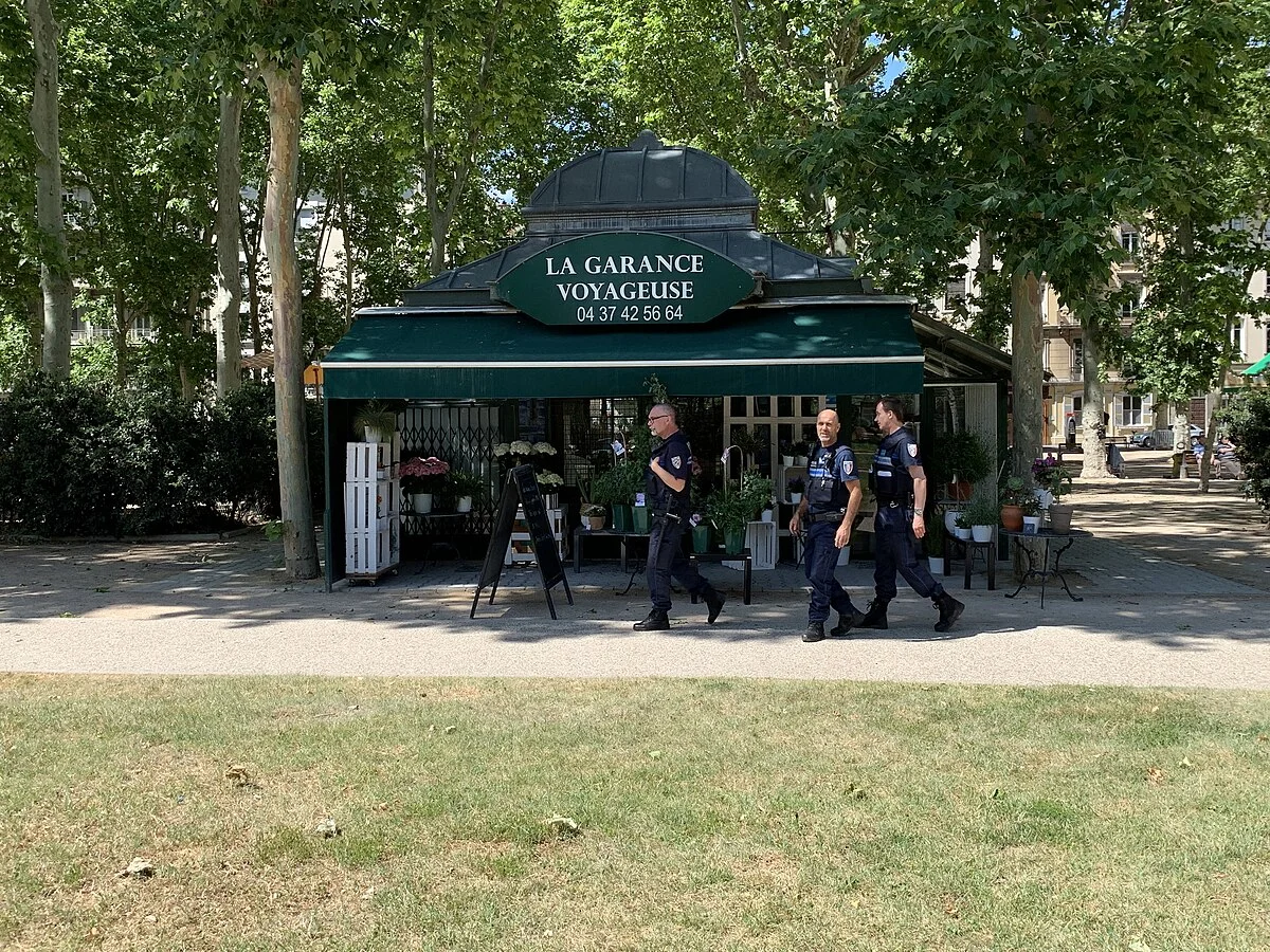 Livraison de fleurs Lyon et proximité, par La Garance Voyageuse, artisan fleuriste
