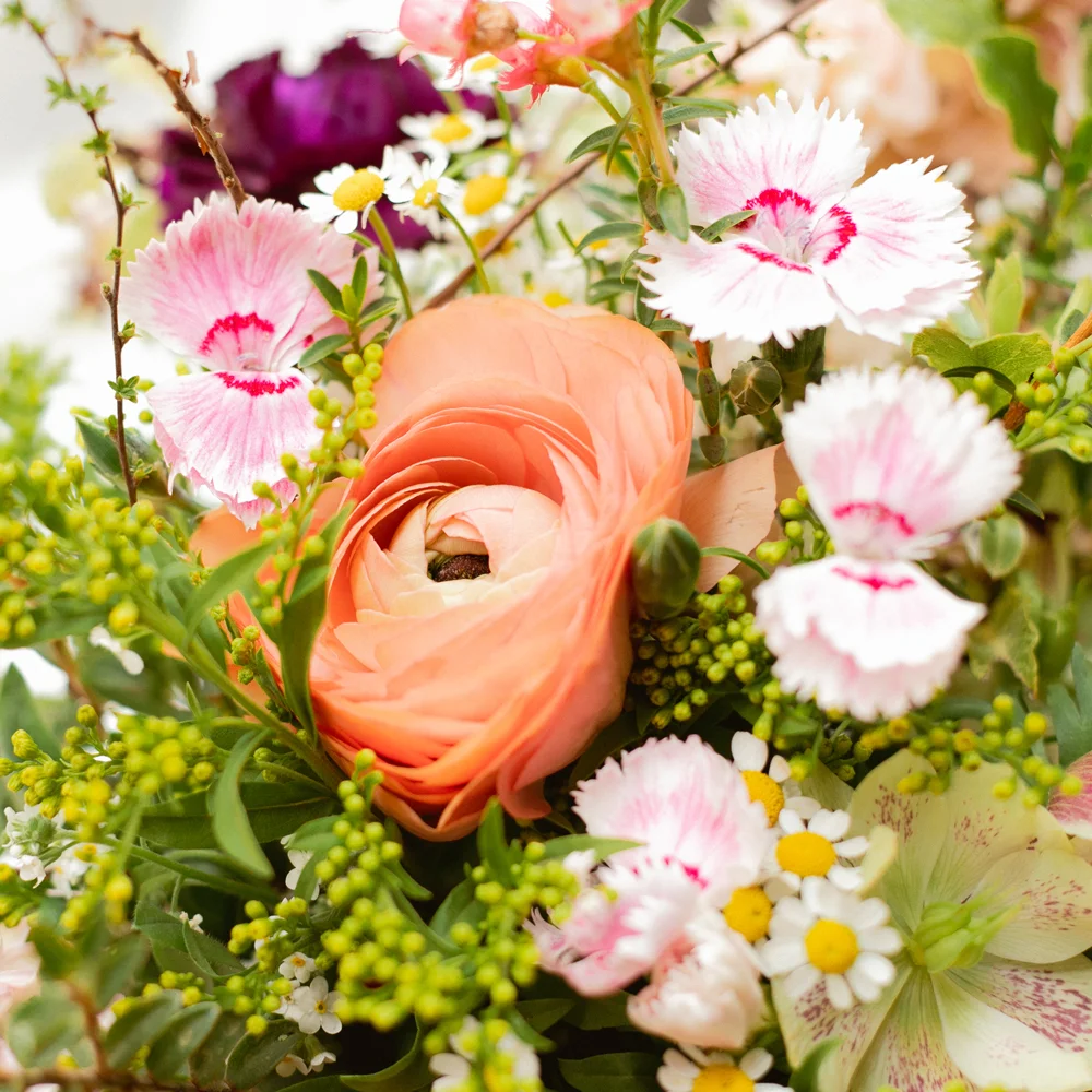 The most beautiful seasonal flowers, delivered by your local florist