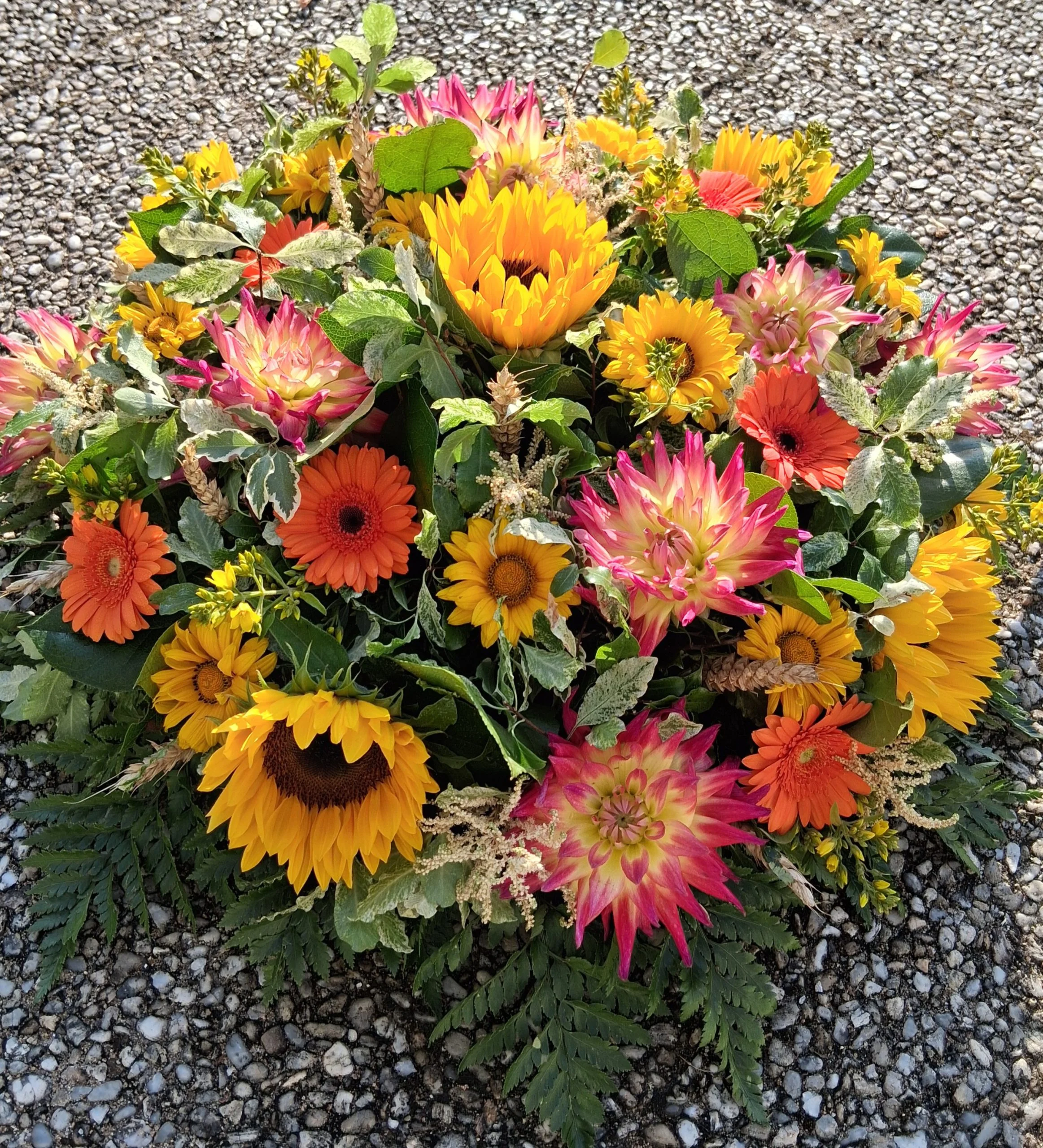 Coussin Rond Deuil, par Bonheur des fleurs, fleuriste à La Montagne