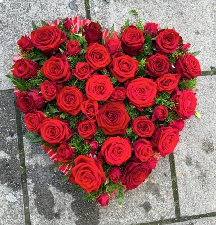 Coeur de roses, par BOUTIQUE GENEVE FLEUR, fleuriste à Lourdes