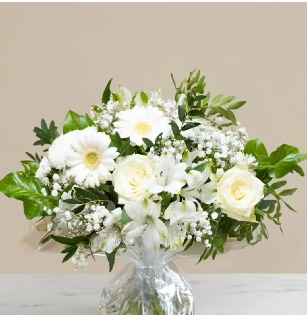 Bouquet bulle blanc, par BOUTIQUE GENEVE FLEUR, fleuriste à Lourdes