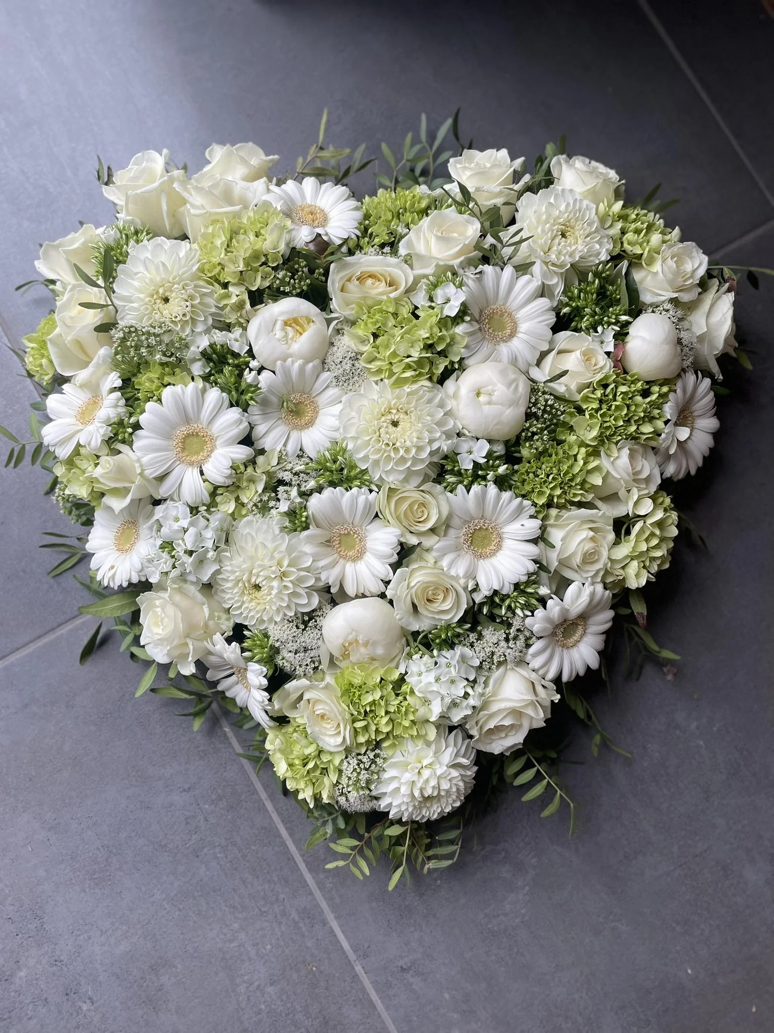 Coeur plein, par Cannelle Orange Comines-Warneton, fleuriste à Comines-Warneton