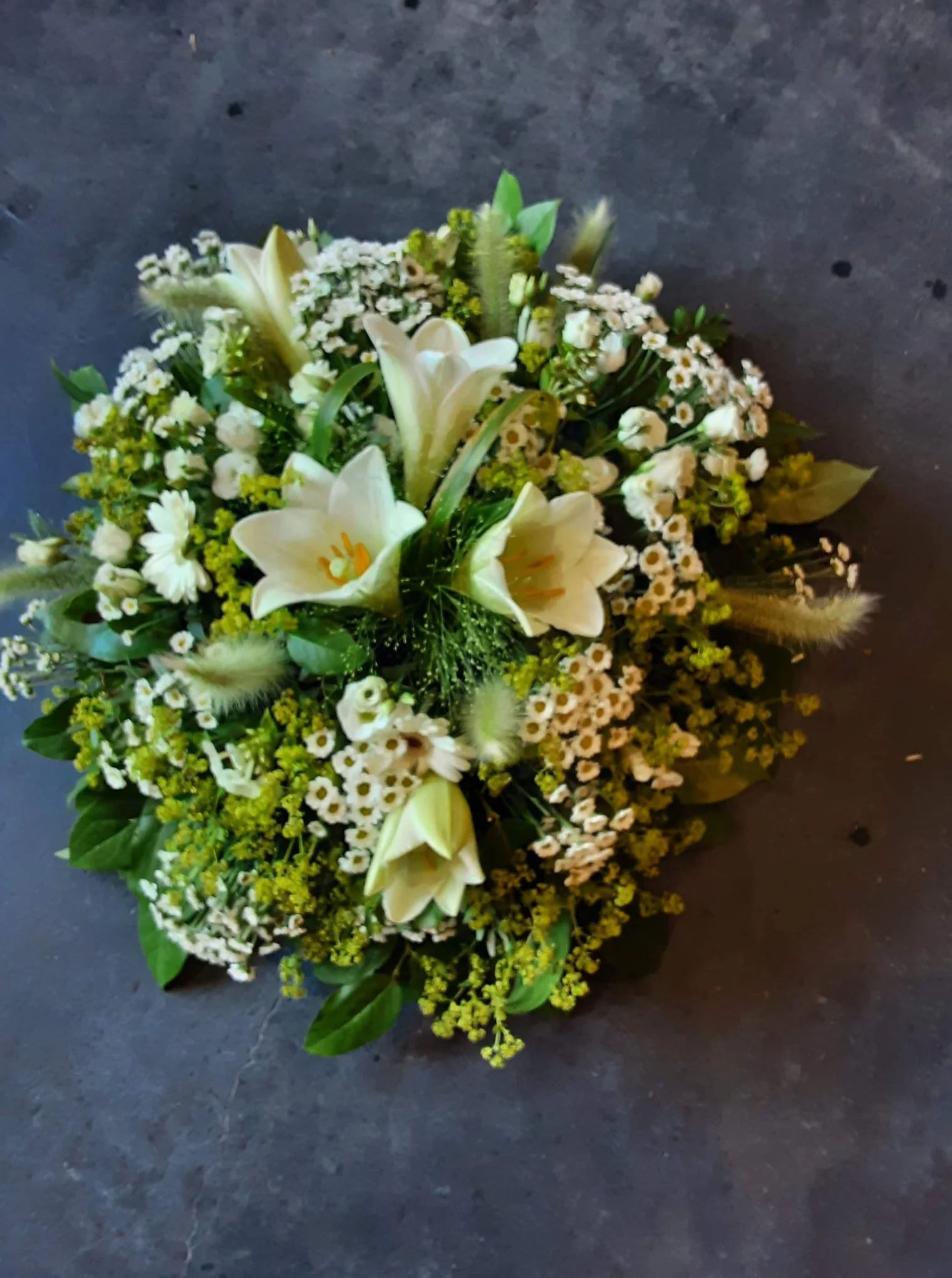 Coussin de fleurs, par Cannelle Orange Comines-Warneton, fleuriste à Comines-Warneton