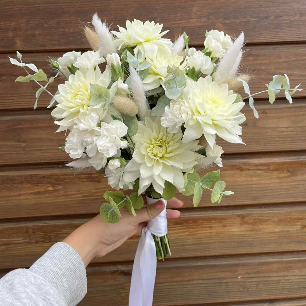 Bouquet mariée, par Eglantine Fleuriste, fleuriste à Bouguenais