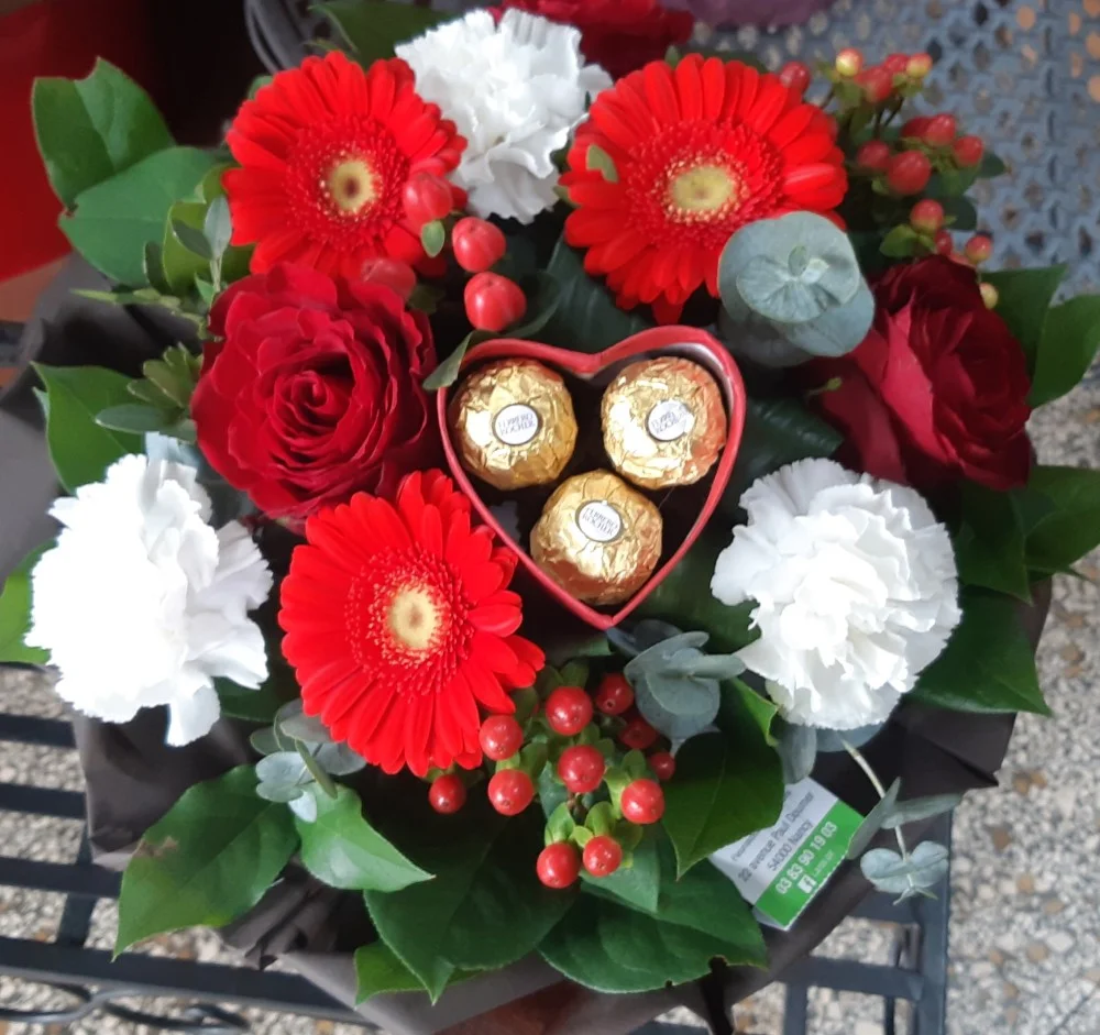 SAINT VALENTIN rouge & blanc, par La Ros'oir, fleuriste à Nancy