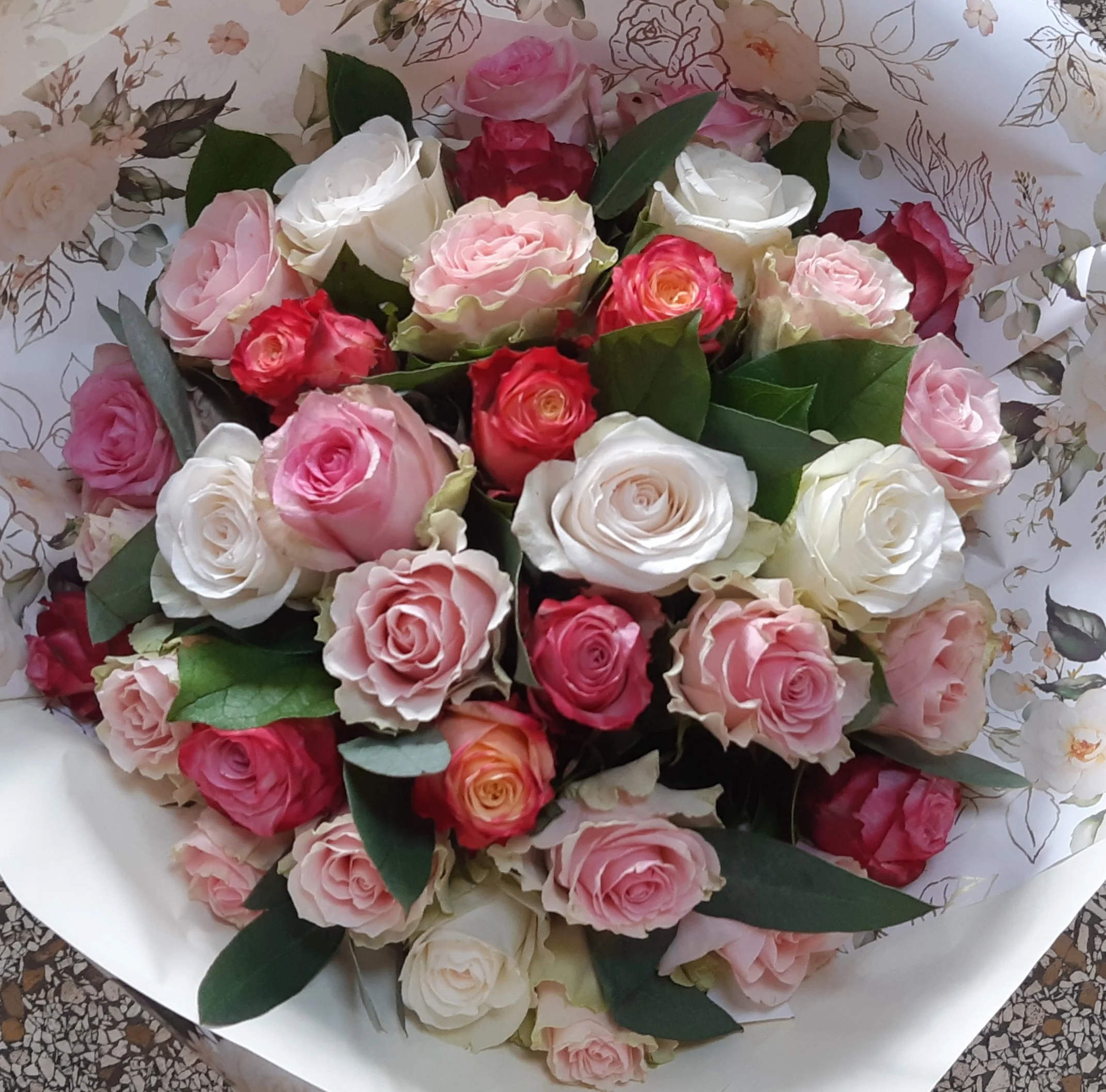 Roses en mélange, par La Ros'oir, fleuriste à Nancy