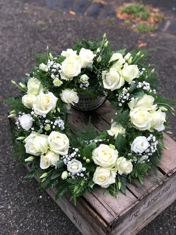 Couronne deuil, par Les fleurs de Célony, fleuriste à Aix-en-Provence
