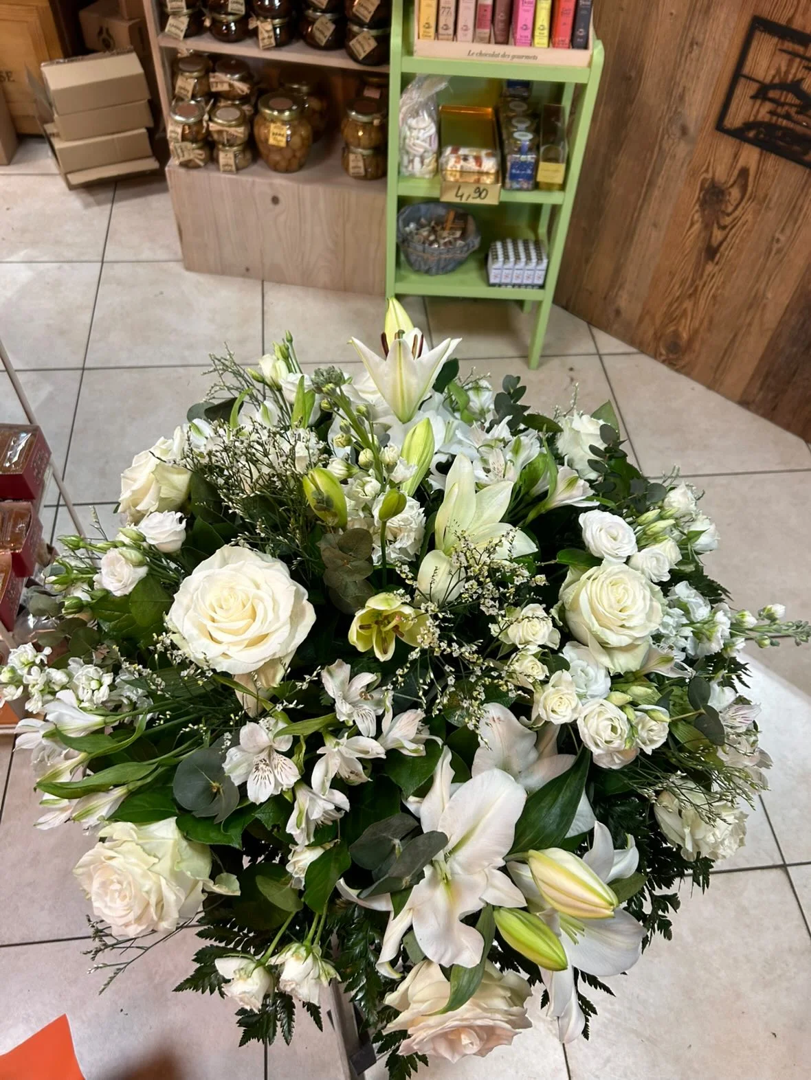 coussin de deuil grand, par Fleurs et Saveurs Cherbourg, fleuriste à Cherbourg-en-Cotentin
