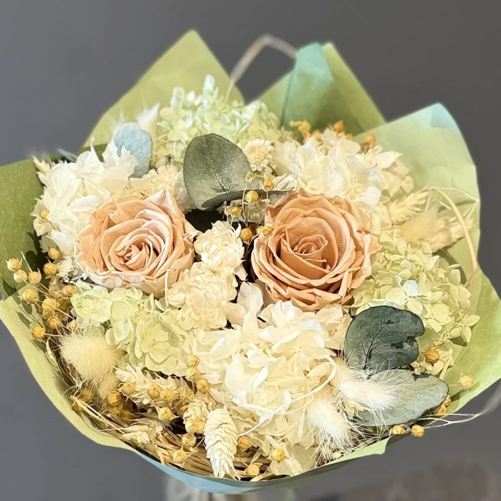 Fleurs séchées . pale, par Les fleurs de Célony, fleuriste à Aix-en-Provence