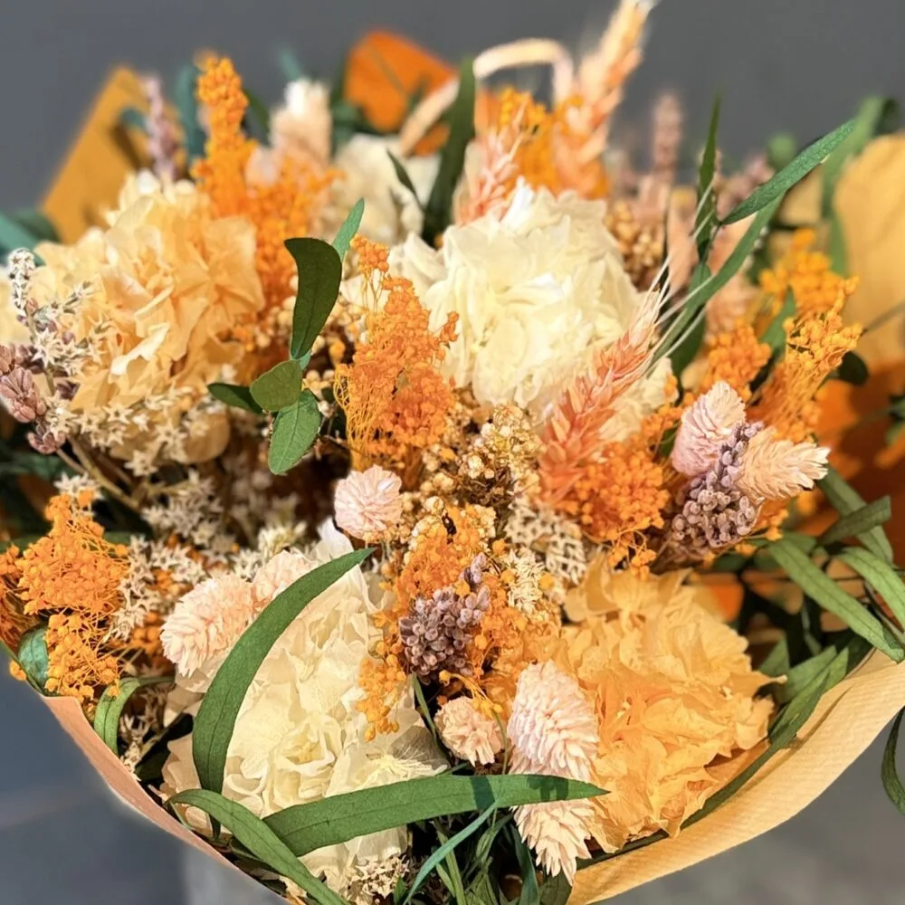 Fleurs séchées . Orange, par Les fleurs de Célony, fleuriste à Aix-en-Provence