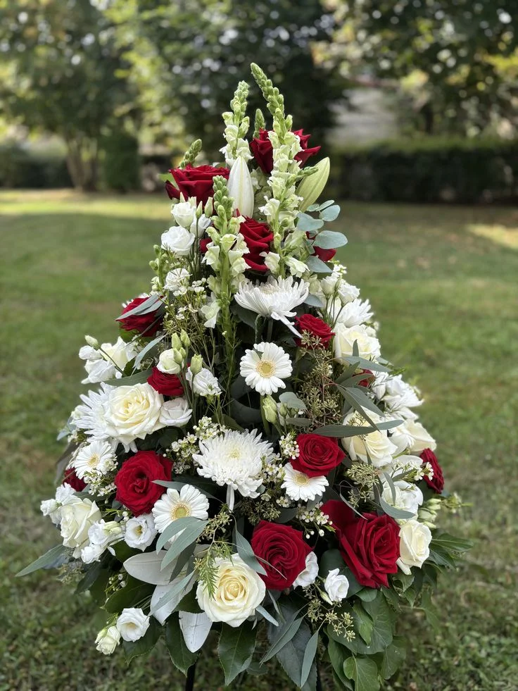Coussin conique deuil, par Le Comptoir des Fleurs, fleuriste à Castelculier