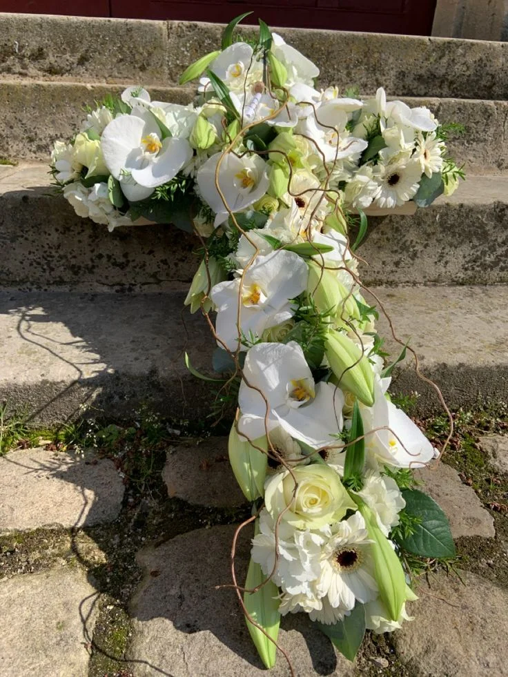 Croix Deuil, par Le Comptoir des Fleurs, fleuriste à Castelculier