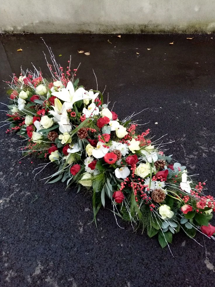 Dessus de cercueil, par Le Comptoir des Fleurs, fleuriste à Castelculier