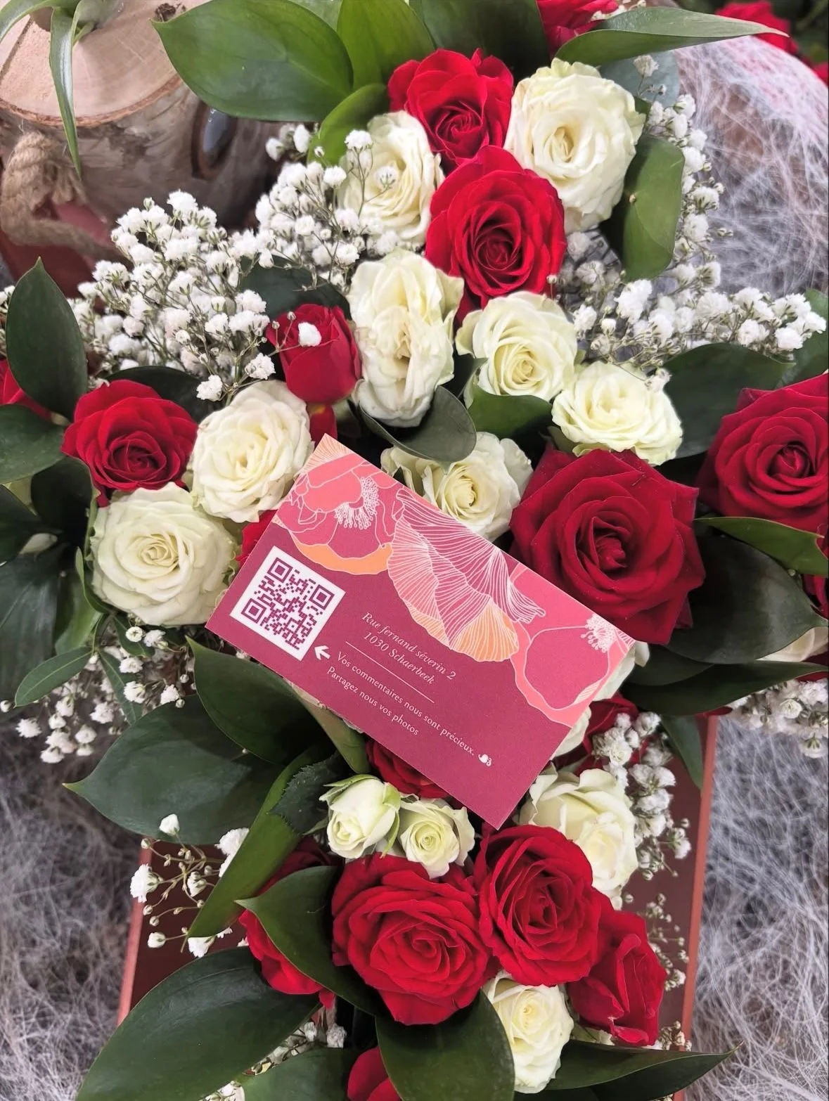 Croix funéraire, par Sihana's Bloom&Wild, fleuriste à Schaerbeek