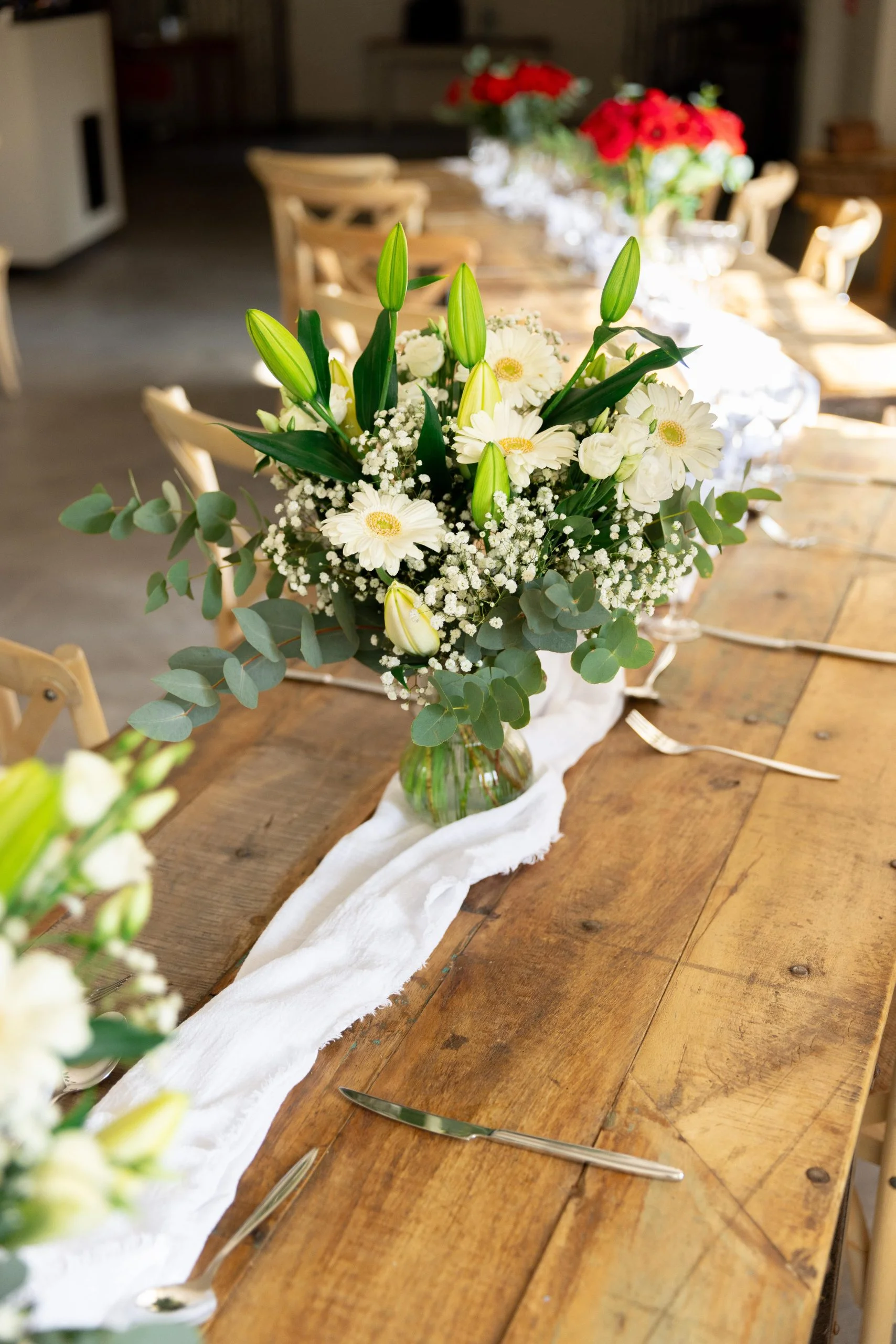 Éclat Pur – l’harmonie lumineuse du blanc et du vert, par Au Bouquet de la Reine, fleuriste à Boulogne-Billancourt