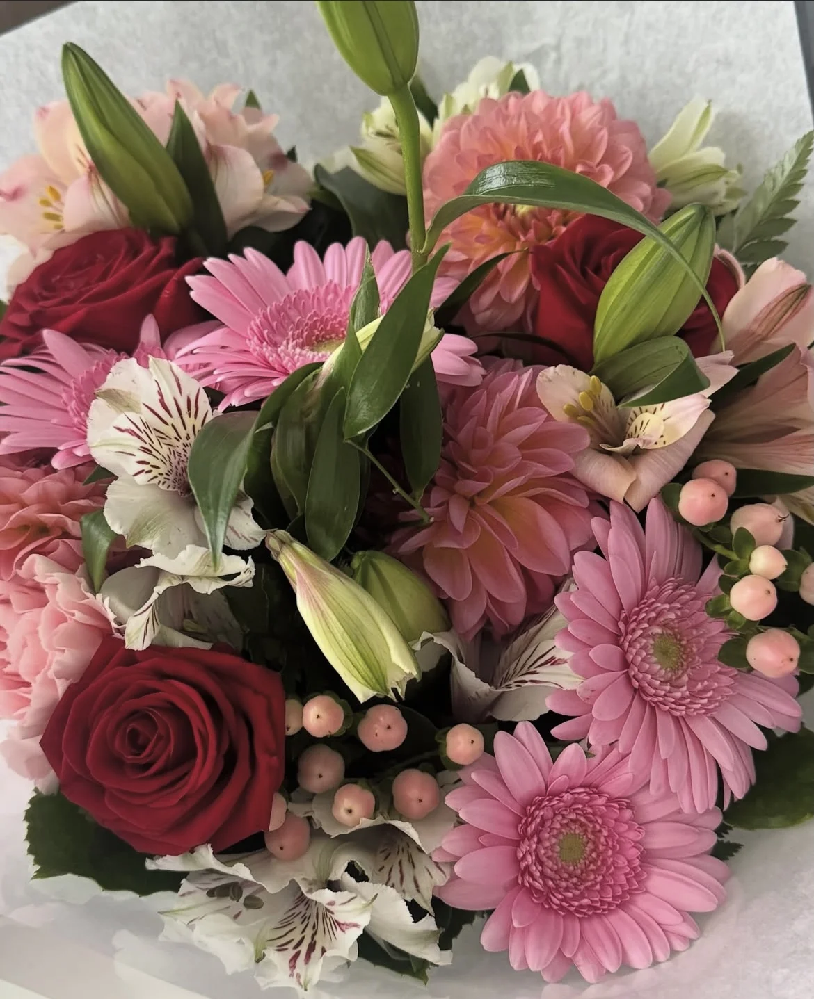 Éveil Tendre – un éclat frais et délicat, par Au Bouquet de la Reine, fleuriste à Boulogne-Billancourt