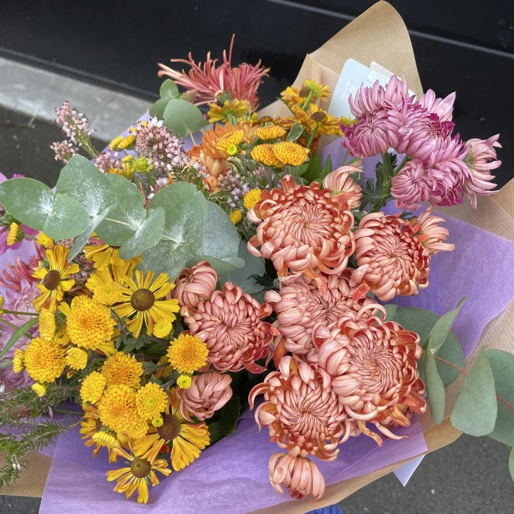 Brassée de Chrysanthèmes, par Les Imparfaites, fleuriste à Cesson-Sévigné