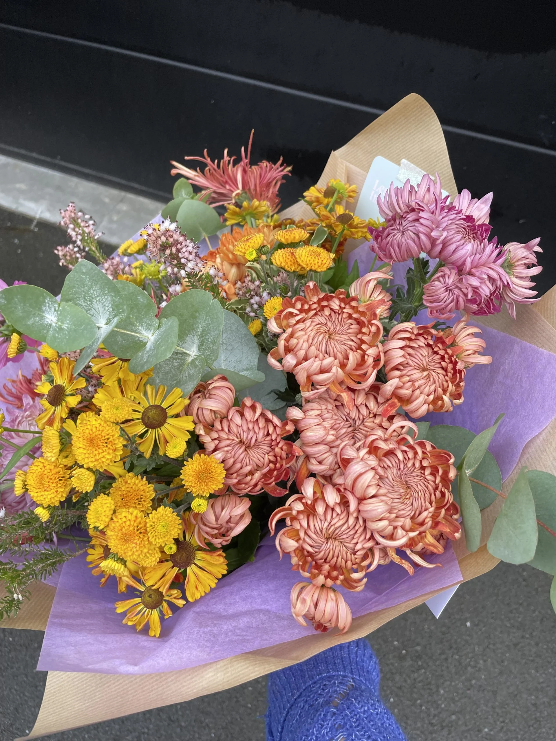 Brassée de Chrysanthèmes, par Les Imparfaites, fleuriste à Cesson-Sévigné
