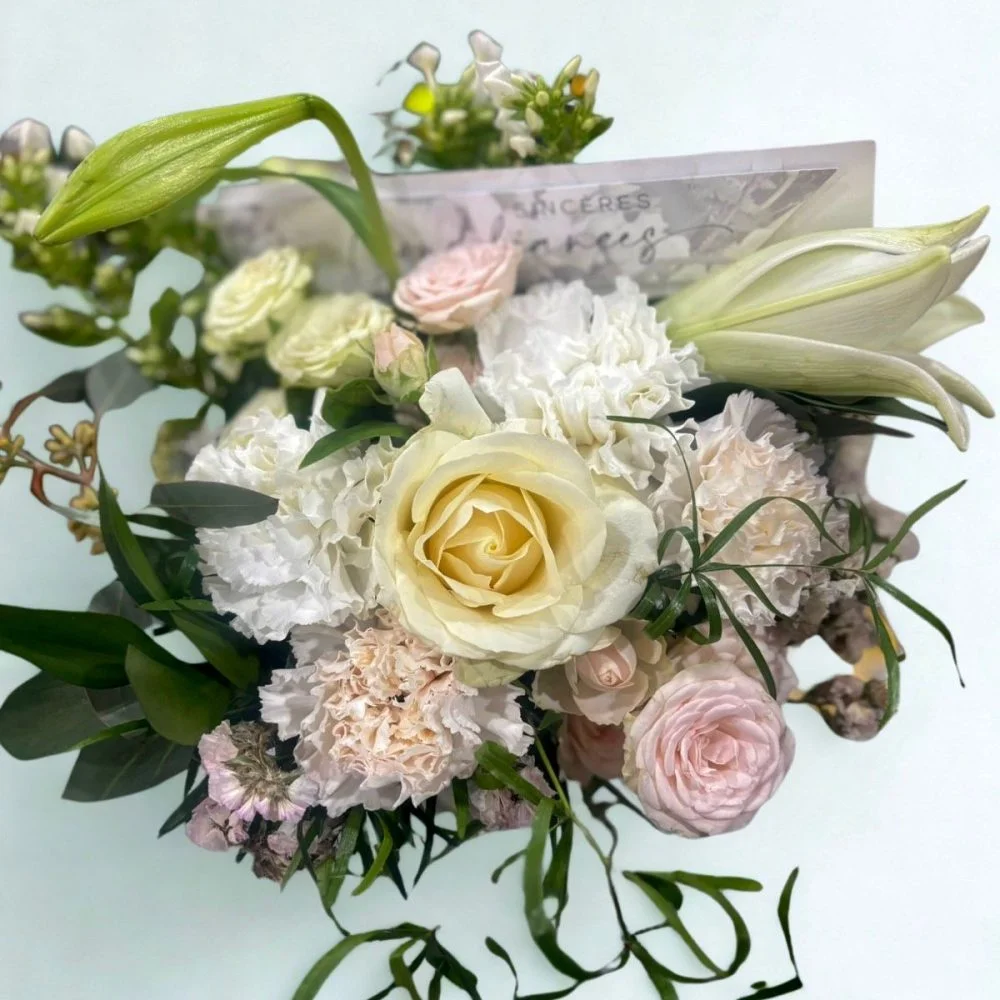 Bouquet pour un proche en deuil, par Sihana's Bloom&Wild, fleuriste à Schaerbeek