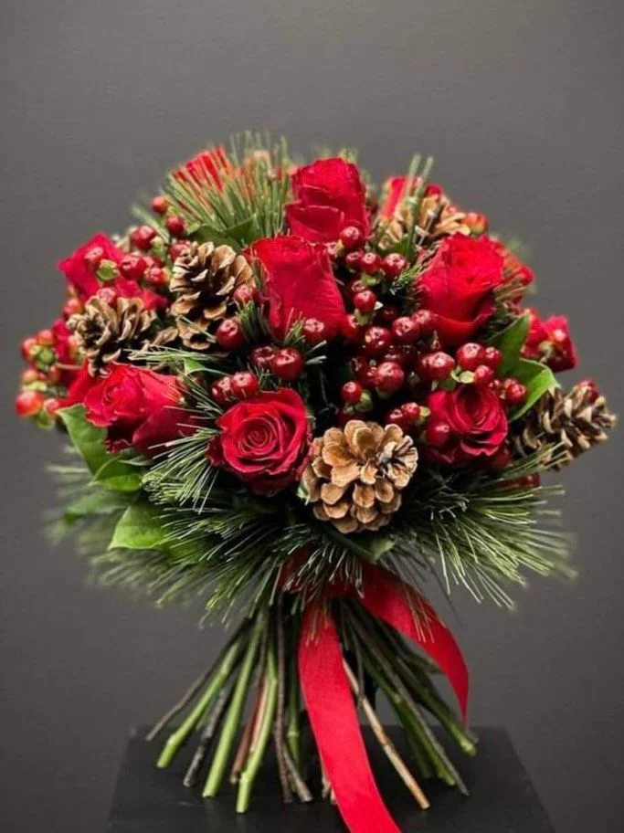 Bouquet Noel – rouge, par Les fleurs de Célony, fleuriste à Aix-en-Provence