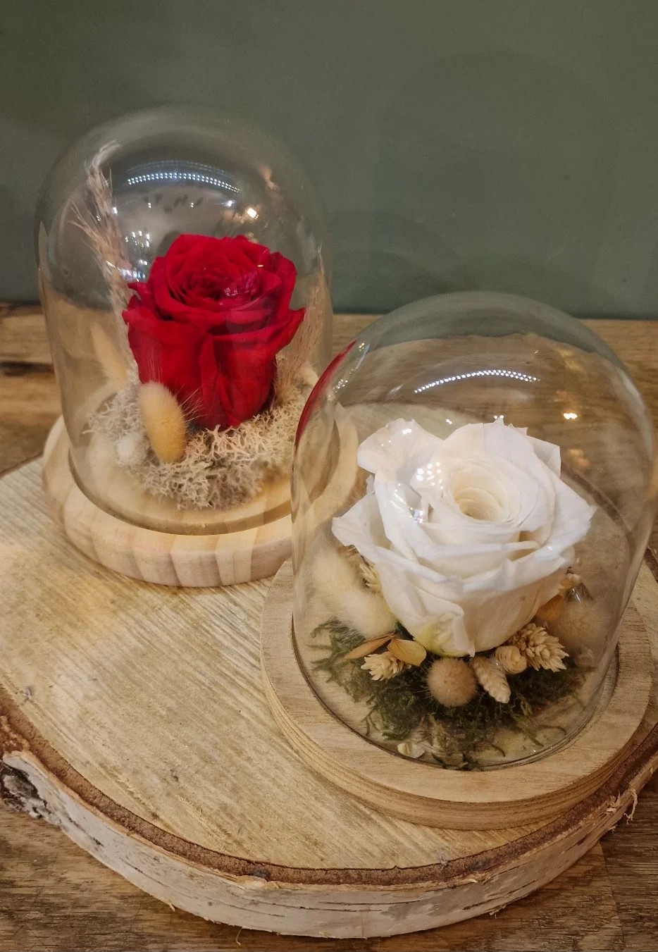 Rose éternelle sous cloche, par Les jolies choses, fleuriste à Couëron