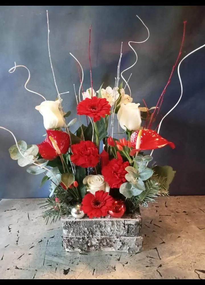 COMPOSITION PIQUEE MOUSSE NOEL, par Lili la main verte, fleuriste à Talence