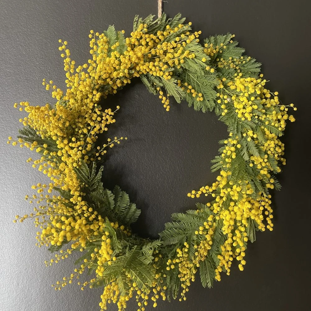 Couronne de mimosa, par Marguerite et compagnie, fleuriste à Cusset