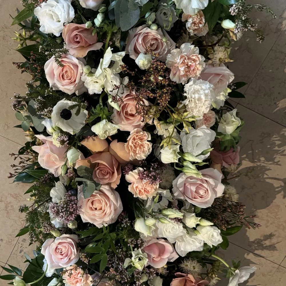 Dessus de Cerceuil, par Audrey B. Fleuriste, fleuriste à Levallois-Perret