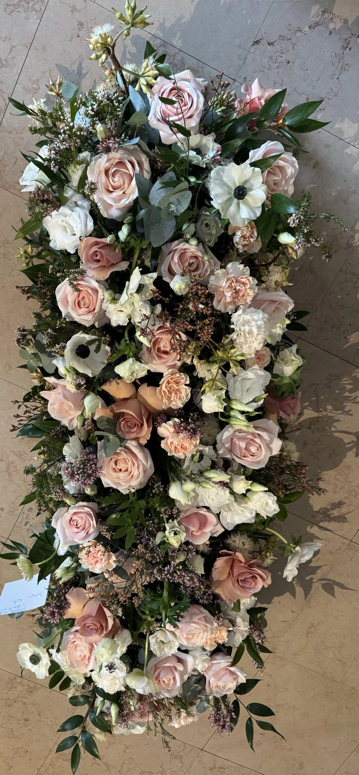 Dessus de Cerceuil, par Audrey B. Fleuriste, fleuriste à Levallois-Perret