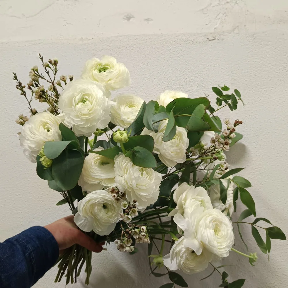Bouquet de Renoncules, par Atelier Cotylédon, fleuriste à Quimper