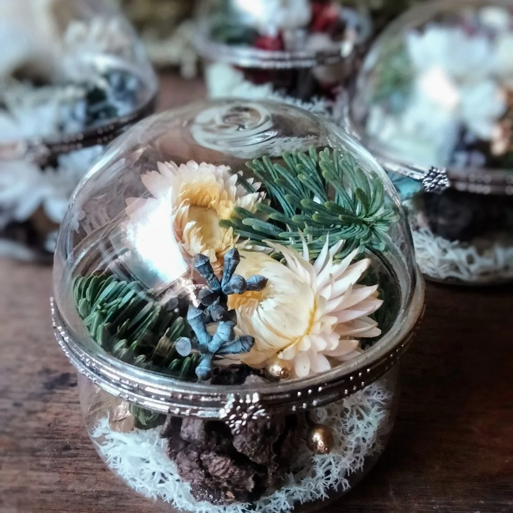 Ecrin festif en fleurs séchée, par Atelier Cotylédon, fleuriste à Quimper