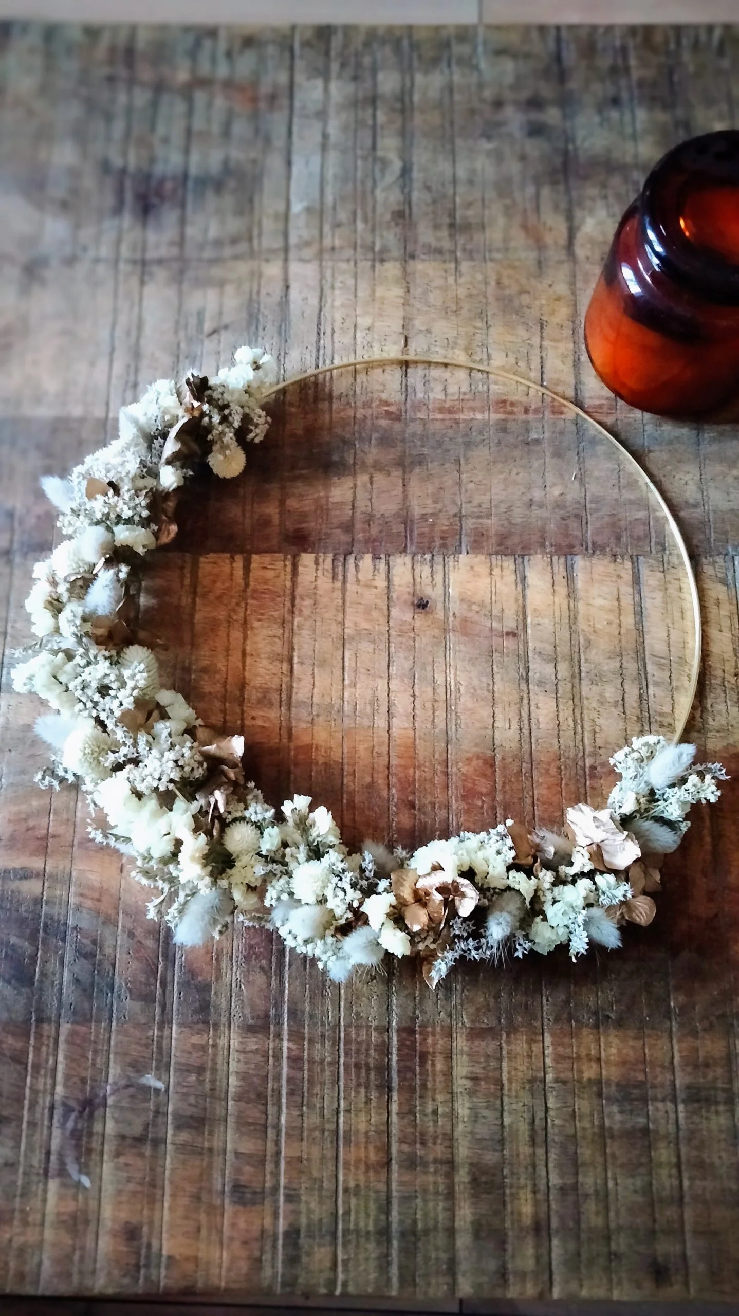 Couronne de fleurs séchées, par Atelier Cotylédon, fleuriste à Quimper