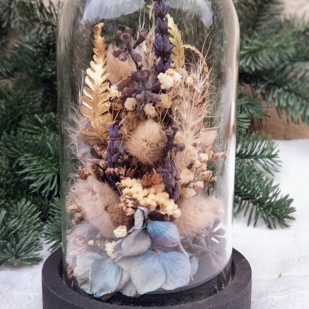 Cloche de fleurs séchées, par Atelier Cotylédon, fleuriste à Quimper