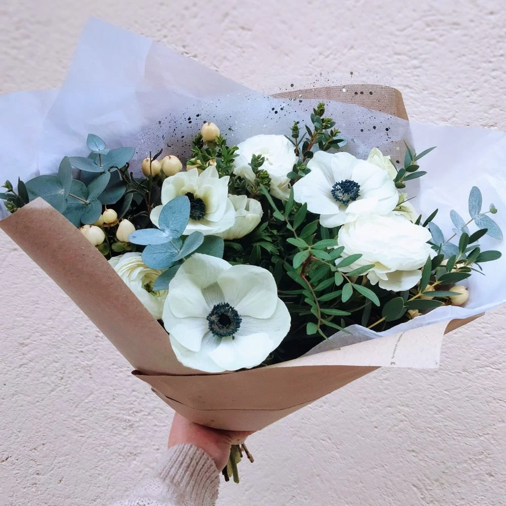 Bouquet d'Anémones, par Atelier Cotylédon, fleuriste à Quimper