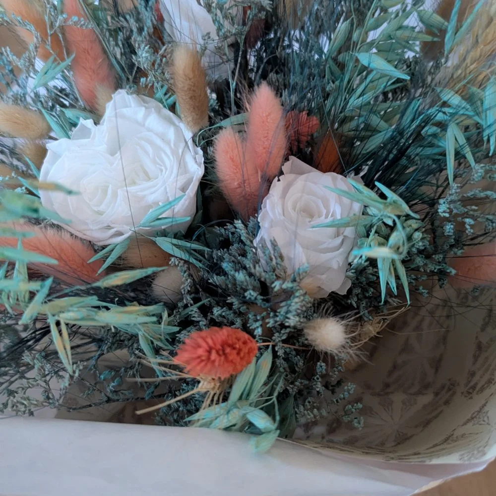 Bouquet voir en bleu, par Les Ambiances de Yami, fleuriste à Cambernard