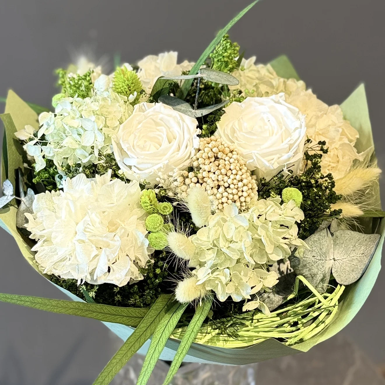 Fleurs séchées Blanche verte, par Les fleurs de Célony, fleuriste à Aix-en-Provence